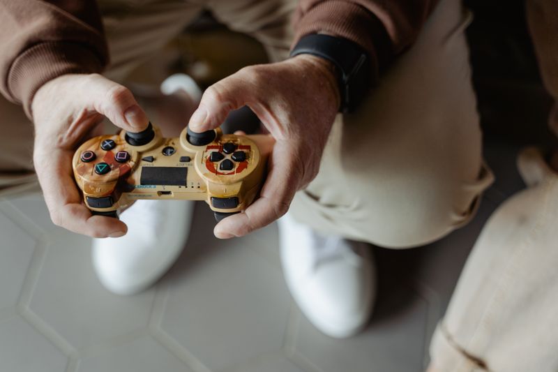 Illustration 2: Person gaming